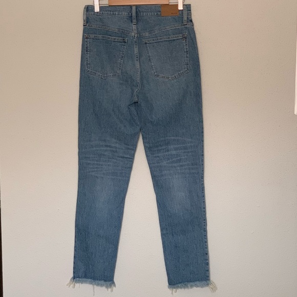 Madewell The Perfect Vintage Raw Hem High Rise Jean in Ainsworth Wash - Picture 13 of 13